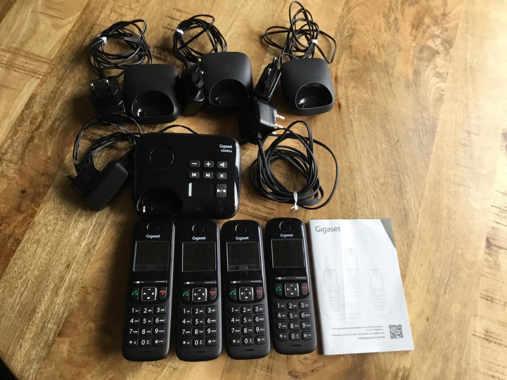 Gigaset AS690A - Basisstation met 4 handsets, Ophalen of Verzenden, Gebruikt, 4 handsets of meer