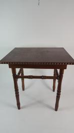 Antieke bijzettafel eikenhout, met houtsnijwerk motief. S6, Ophalen of Verzenden