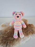 Gehaakt regenboog beertje. Handgemaakt. Nieuw!, Ophalen of Verzenden, Nieuw, Beer