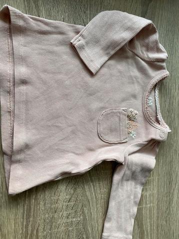 Roze shirt met borduursel beschikbaar voor biedingen