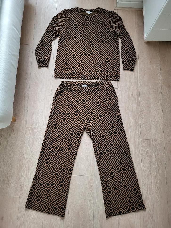 Enjoy huispak set sweater (XL) en broek (XXL), bruin zwart, Kleding | Dames, Huispakken, Zo goed als nieuw, Maat 46/48 (XL) of groter