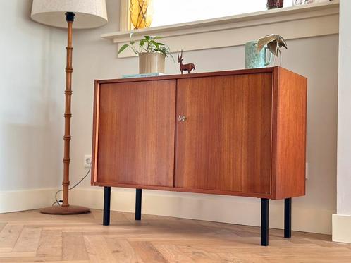 Vintage kast teak hout jaren 50/60/70 metaal zwart, Huis en Inrichting, Kasten | Wandmeubels, Gebruikt, Minder dan 100 cm, Minder dan 150 cm