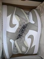 Jordan 1 Mid Linen - College Grey maat 45, Ophalen of Verzenden, Nieuw