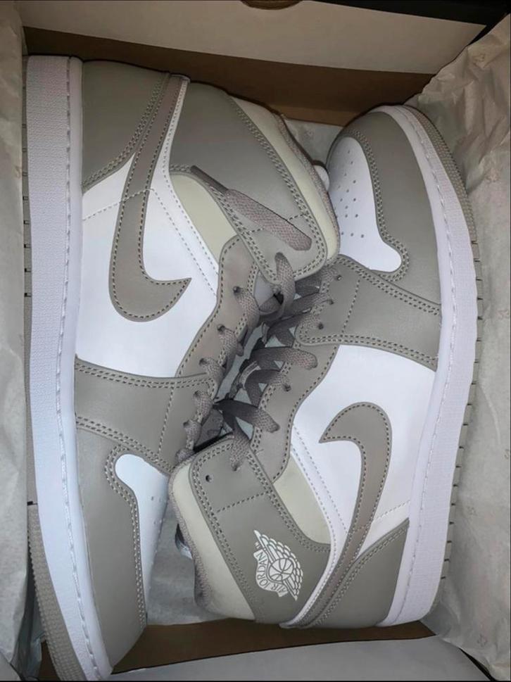 Jordan 1 Mid Linen - College Grey maat 45, Doe-het-zelf en Verbouw, Veiligheidskleding, Nieuw, Ophalen of Verzenden