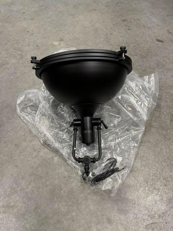 Nette industriele hanglamp 8 stuks nieuw in doos beschikbaar voor biedingen