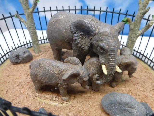 lemax mom and baby elephants oliefanten kerstdorp dierentuin, Diversen, Kerst, Zo goed als nieuw, Ophalen of Verzenden