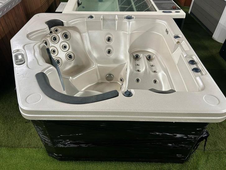 Silverspas 4xl occasion incl bezorging&garantie, Tuin en Terras, Bubbelbaden en Hottubs, Nieuw, Filter, Ophalen of Verzenden