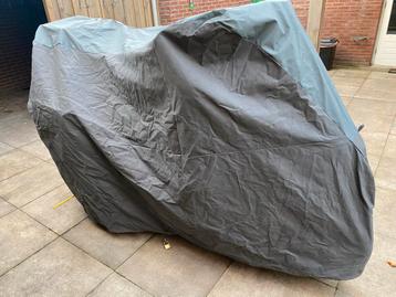 Motorhoes Verheul de aller grootste past dus over 3 koffers! beschikbaar voor biedingen