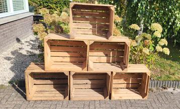 Stoere vintage fruit-, aardappelkisten beschikbaar voor biedingen