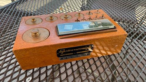 Houten blok met gewichten met aluminium milligramgewichten., Antiek en Kunst, Antiek | Koper en Brons, Ophalen of Verzenden