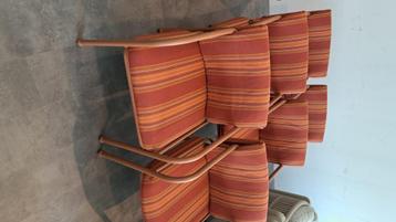 Kleurrijke tuinbank met 6 bijpassende dining stoelen beschikbaar voor biedingen