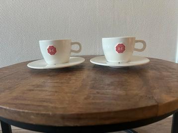 2 brede kop en schotel Douwe Egberts- mosa beschikbaar voor biedingen