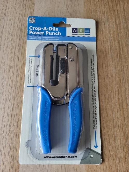We Are Memory Keepers Crop-a-Dile Power Hole Punch  #71273-2, Hobby en Vrije tijd, Scrapbooking, Nieuw, Overige typen, Overige merken