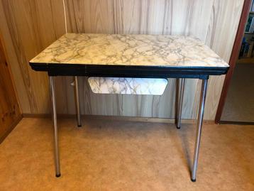 Keukentafel/werktafel beschikbaar voor biedingen