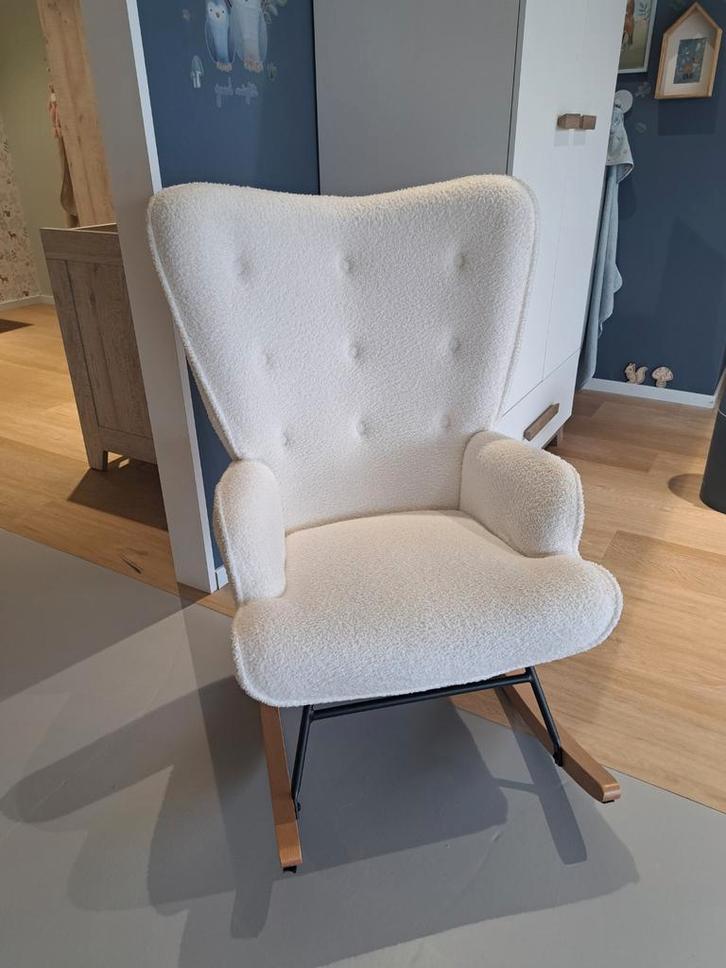 Showmodel Schommelstoel Aemely Schapenstof wit, Huis en Inrichting, Fauteuils, Zo goed als nieuw, Stof, Minder dan 50 cm, Ophalen