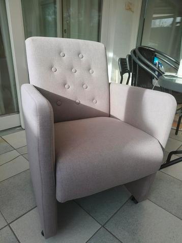 Mooie eetkamerstoelen  beschikbaar voor biedingen