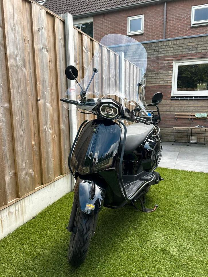 Scooter GerRay Luna zwart, Fietsen en Brommers, Scooters | Overige merken, Gebruikt, Benzine, Ophalen