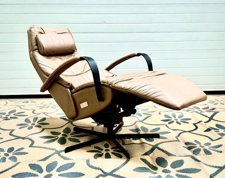 Prominent E100 relax / sta-op stoel, Huis en Inrichting, Fauteuils, Gebruikt, Leer, 50 tot 75 cm, Minder dan 75 cm, Ophalen of Verzenden