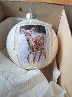 Witte kerstbal met hert, Diversen, Kerst, Onbekend, Ophalen of Verzenden, Zo goed als nieuw, Losse verkoop