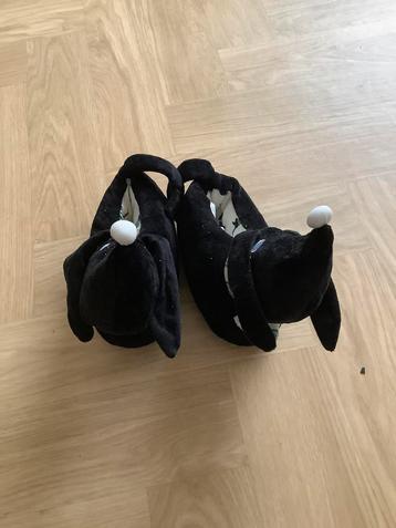 Takkie pantoffels maat 35/36 vallen als 33/34 beschikbaar voor biedingen