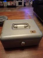 Vintage metalen geldkistje met sleutels, Ophalen of Verzenden, Gebruikt, Metaal of Blik, Overige thema's