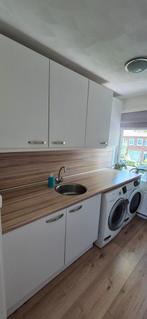 Keukenblok in waskamer met lichte gebruikerssporen., Huis en Inrichting, Keuken | Complete keukens, Ophalen, Gebruikt