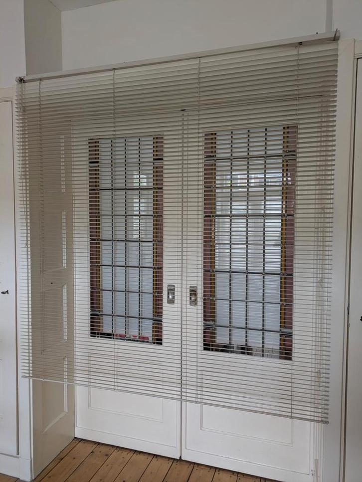 2 aluminium jaloezieën 25 mm (of per stuk); 160b x 150h, Huis en Inrichting, Stoffering | Gordijnen en Lamellen, Gebruikt, 100 tot 150 cm