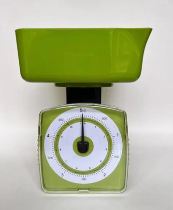 Vintage keukenweegschaal beschikbaar voor biedingen