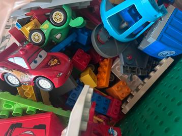 Twee grote zakken met Duplo beschikbaar voor biedingen