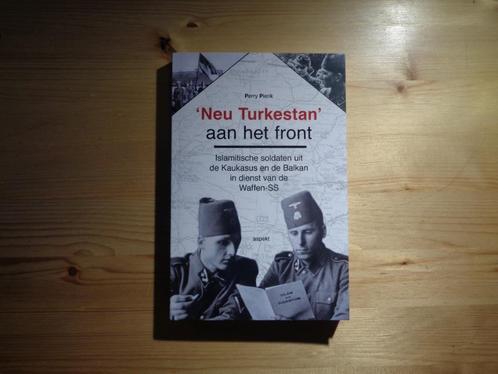 Perry Pierik - Neu Turkestan. Aan het front. SS, Boeken, Oorlog en Militair, Zo goed als nieuw, Landmacht, Tweede Wereldoorlog