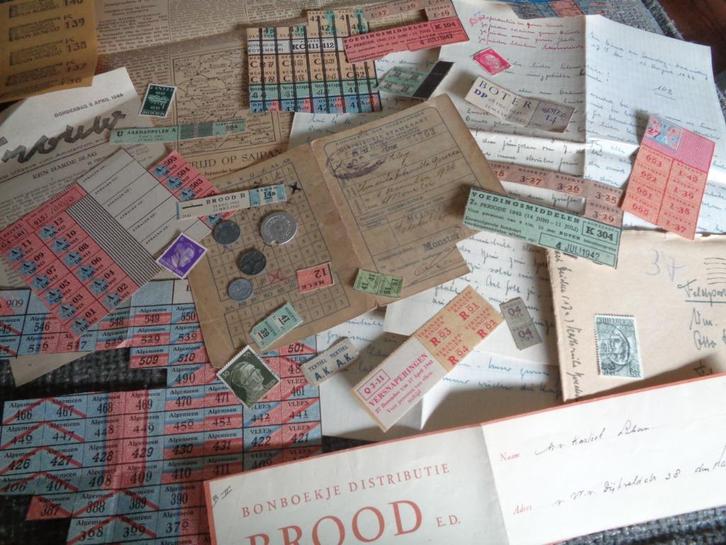 Set 9 Oorlog wo2 bonnen geld munt krant foto document ww2, Antiek en Kunst, Curiosa en Brocante, Verzenden