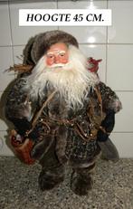 KERSTMAN MET KRUIK EN RIETEN MANDJE GEVULD HOOG 45 CM., Ophalen of Verzenden, Zo goed als nieuw