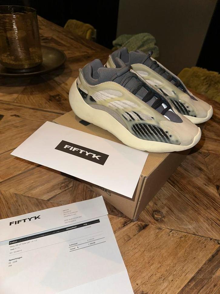 Yeezy 700 V3 Fade Salt - Maat 41 1/3, Kleding | Heren, Schoenen, Nieuw, Sneakers of Gympen, Overige kleuren, Ophalen of Verzenden