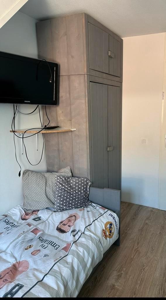 Steigerhout bed met kast, Huis en Inrichting, Slaapkamer | Bedden, Gebruikt, Eenpersoons, 90 cm, 200 cm, Steigerhout, Grijs, Ophalen