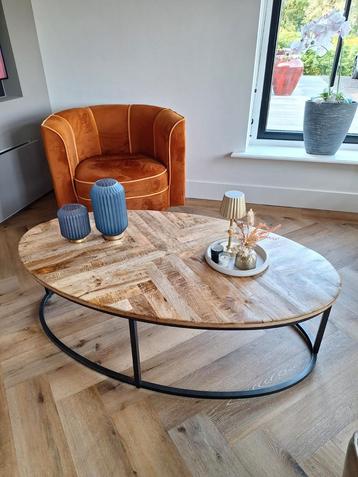 Prachtige salontafel met visgraat en als nieuw!!