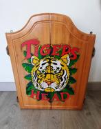 Dart kast met XQ Max Flocked dartbord & 6 darts, Sport en Fitness, Darts, Ophalen of Verzenden, Nieuw, Dartbord met pijlen
