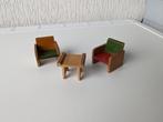 Twee houten poppenhuis stoeltjes en tafeltje 🏠, Poppenhuis, Gebruikt, Ophalen of Verzenden