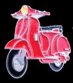 Vespa scooter pin- rood gelakt, Verzenden, Nieuw, Transport, Speldje of Pin