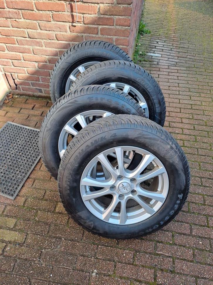 Set goede winterbanden incl. lichtmetalen velgen (215/65R16), Auto-onderdelen, Banden en Velgen, Banden en Velgen, Winterbanden