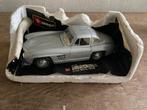 Mercedes Benz 300sl 1954 modelauto James Bond, Hobby en Vrije tijd, Modelauto's | 1:18, Ophalen of Verzenden, Zo goed als nieuw