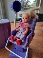 Barbie pop met kappersstoel, Ophalen of Verzenden, Gebruikt, Babypop