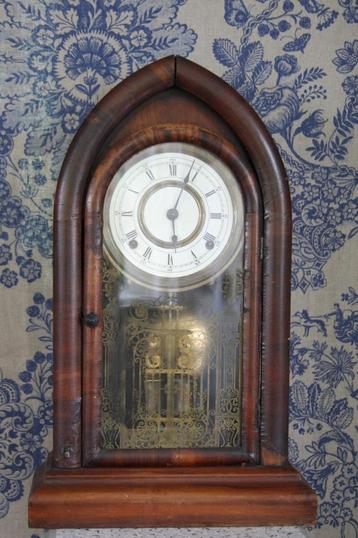 Antieke klok The Ansonia Clock Company Tudor Extra beschikbaar voor biedingen