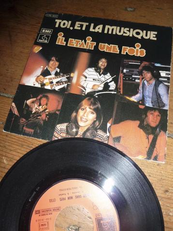 IL ETAIT UNE FOIS toi et la music l'amour dans mon pays  beschikbaar voor biedingen