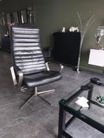 ZWARTE LEREN RELAX STOEL MET CHROME. DRAAIBAAR., Ophalen, Minder dan 75 cm, 50 tot 75 cm