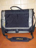Zeer ruime 17,3 inch Targus laptoptas met veel opbergvakken, Computers en Software, Laptoptassen, Ophalen, 17 inch of meer, Zo goed als nieuw