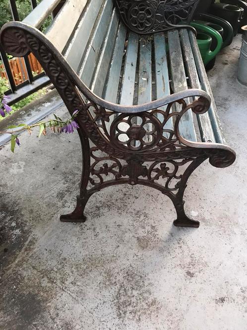 Gietijzeren bankje met houten latten, Tuin en Terras, Tuinbanken, Gebruikt, Metaal, Ophalen