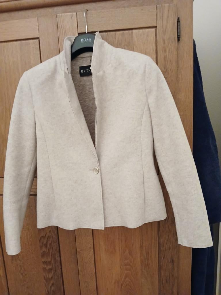 BTHREE Sportief Damesjasje - Beige - Maat 38, Kleding | Dames, Jasjes, Kostuums en Pakken, Maat 38/40 (M), Beige, Ophalen of Verzenden