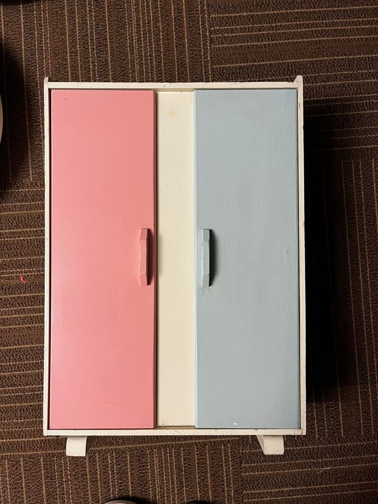 Antiek vintage kledingkast voor poppen, Ophalen of Verzenden, Zo goed als nieuw, Barbie