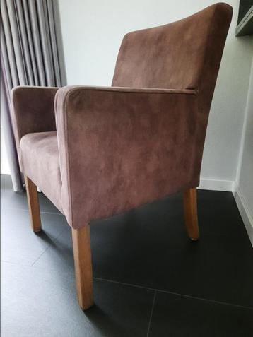 6 hele mooie eettafel stoelen beschikbaar voor biedingen