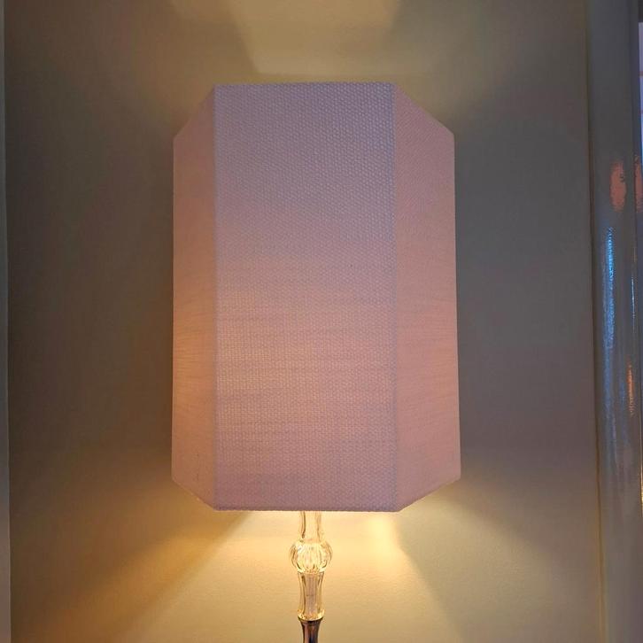 Grote 6-hoekige lampenkap, 42 cm.hoog!! Crèmekleurig., Huis en Inrichting, Lampen | Wandlampen, Nieuw, Stof, Ophalen